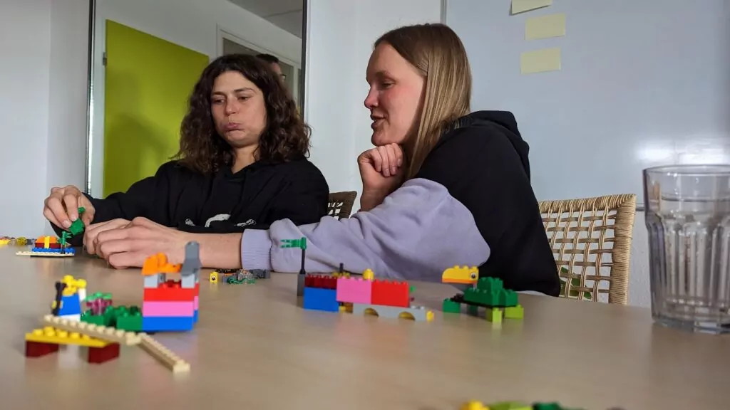 LEGO Serious Play - gemeinsames modellieren am Tisch