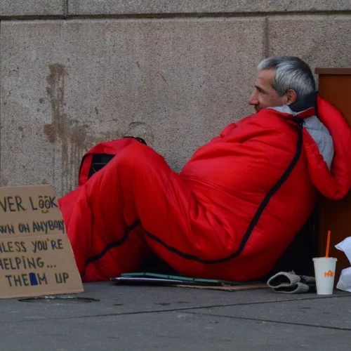 homeless-man-833017_1920